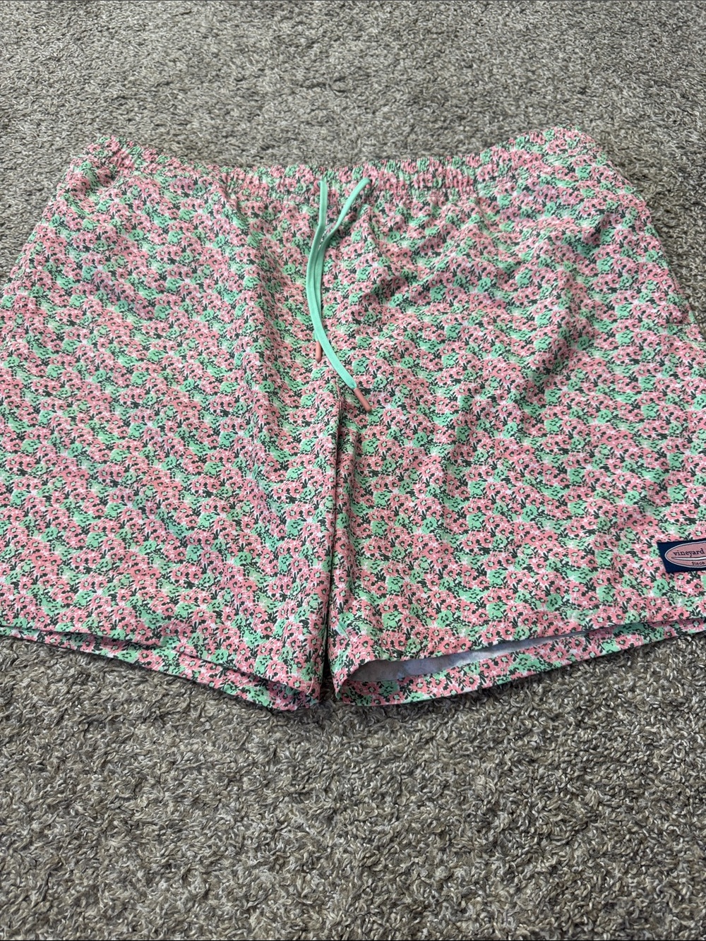 Vineyard Vines Men's Swim Trunks Gulf Floral 7”
